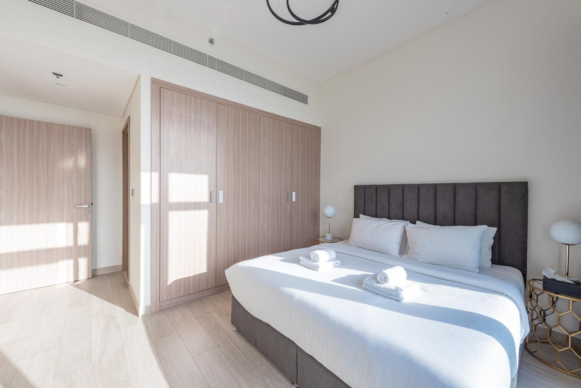 Апартаменти Cozy & Convenient 1Br Haven In Al Jaddaf Дубай Екстер'єр фото